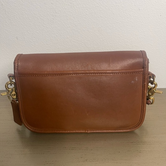 Vintage Coach Pocket Purse
Creed No M4C-9755 (1994). Made in the USA
10x6x2.5 - Picture 2 of 10